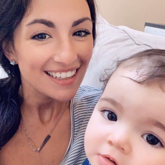 ✨💜Posh Ambassador💜✨ Hi I’m Tina! 👋🏼 - Picture 2 of 3